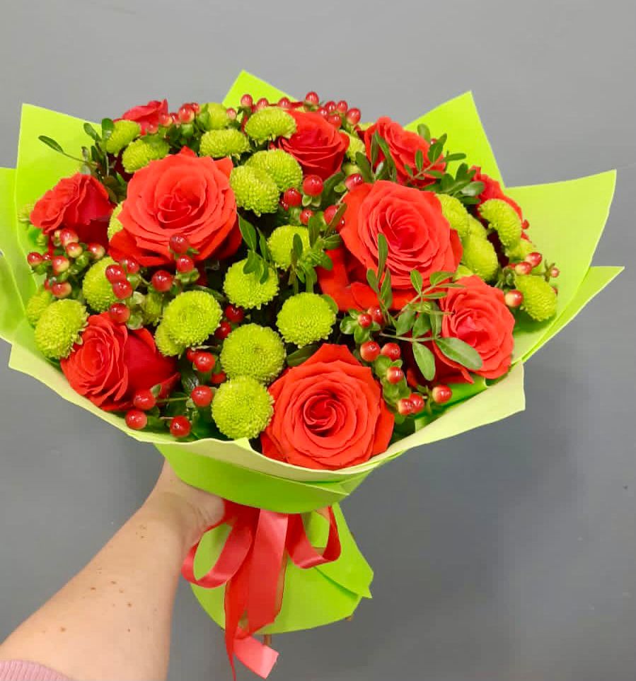 Букет цветов из: Хризантемы и Розы в Малых Ягурах