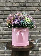 Цветочная композиция из Гипсофила и Розы в шляпной коробке в Малых Ягурах
