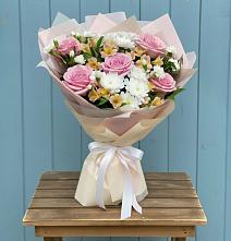 Букет цветов из:  Гвоздики, Орхидеи и Розы #REPLACE_PRED# Малых Ягурах