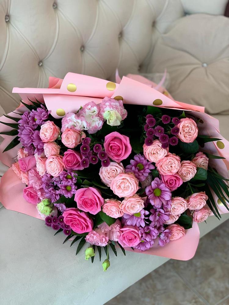 Букет цветов из: Хризантемы, Розы и Лизиантусы в Малых Ягурах