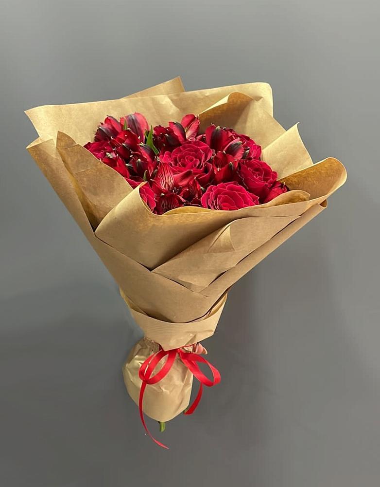 Букет цветов из: Альстромерии и Розы в Малых Ягурах