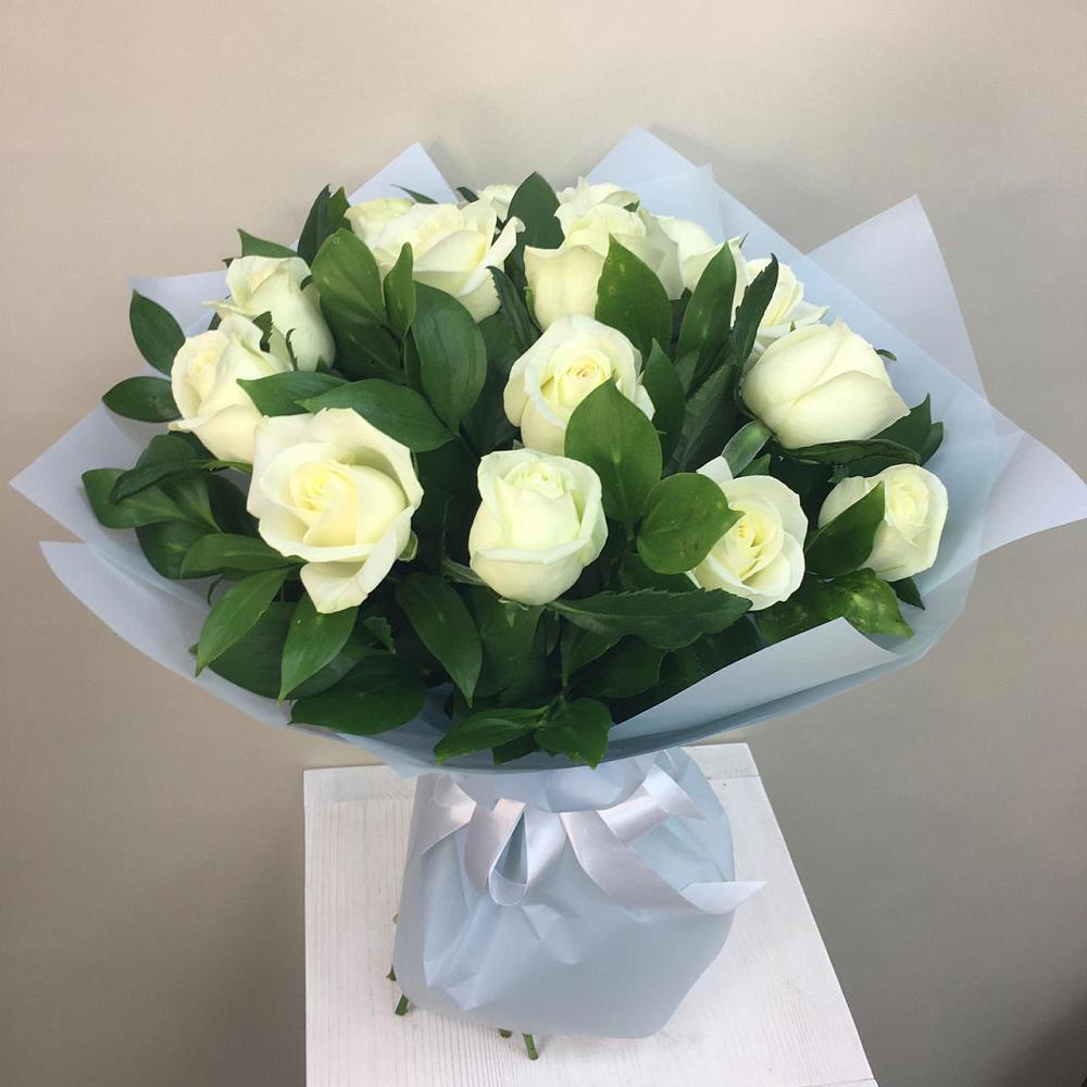 Букет 15 Белых роз Проуд в Малых Ягурах