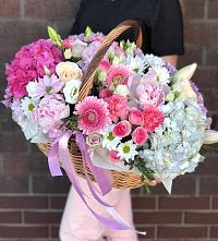 Цветочная композиция из Розы, Хризантемы, Пионы и Лизиантусы в корзине #REPLACE_PRED# Малых Ягурах