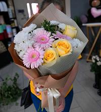 Букет цветов из:  Герберы, Розы и Хризантемы в Малых Ягурах