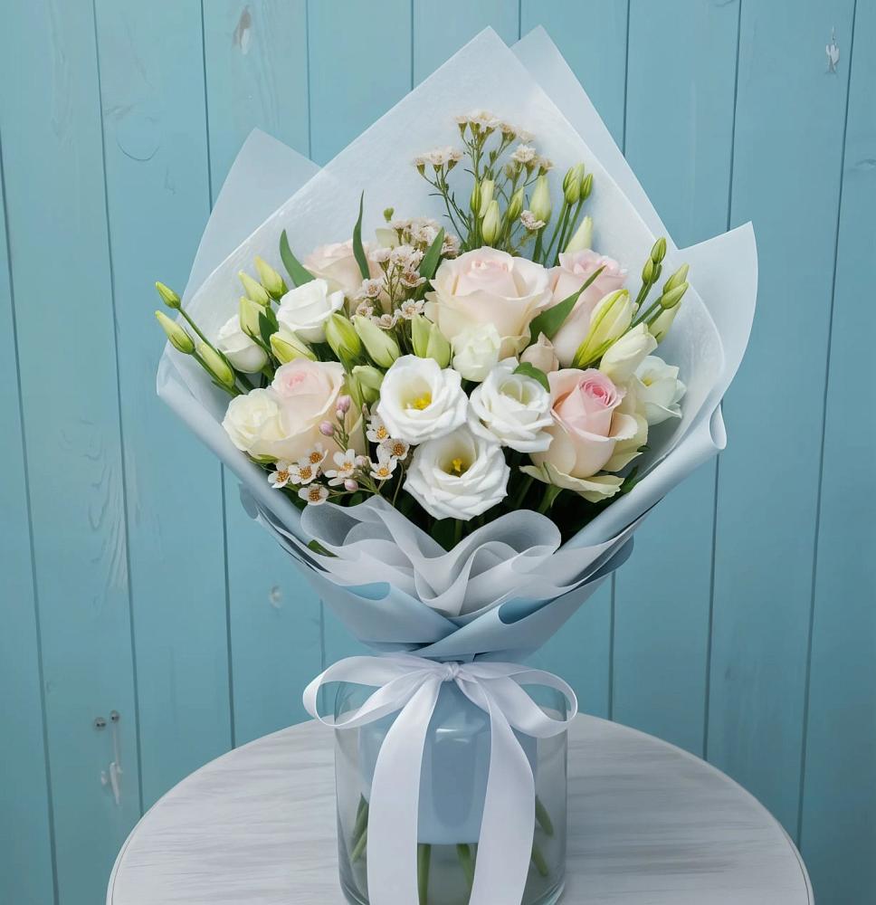 Букет цветов из: Розы и Лизиантусы в Малых Ягурах