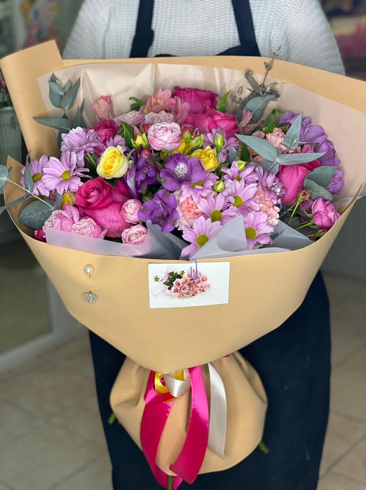 Букет цветов из: Хризантемы, Гвоздики и Альстромерии в Малых Ягурах