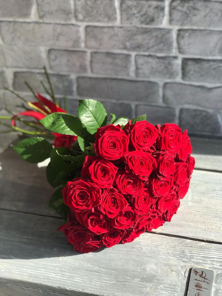 Букет Красные розы Фридом в Малых Ягурах