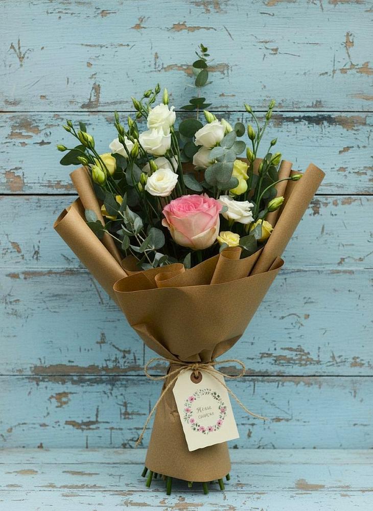 Букет цветов из: Розы и Лизиантусы в Малых Ягурах