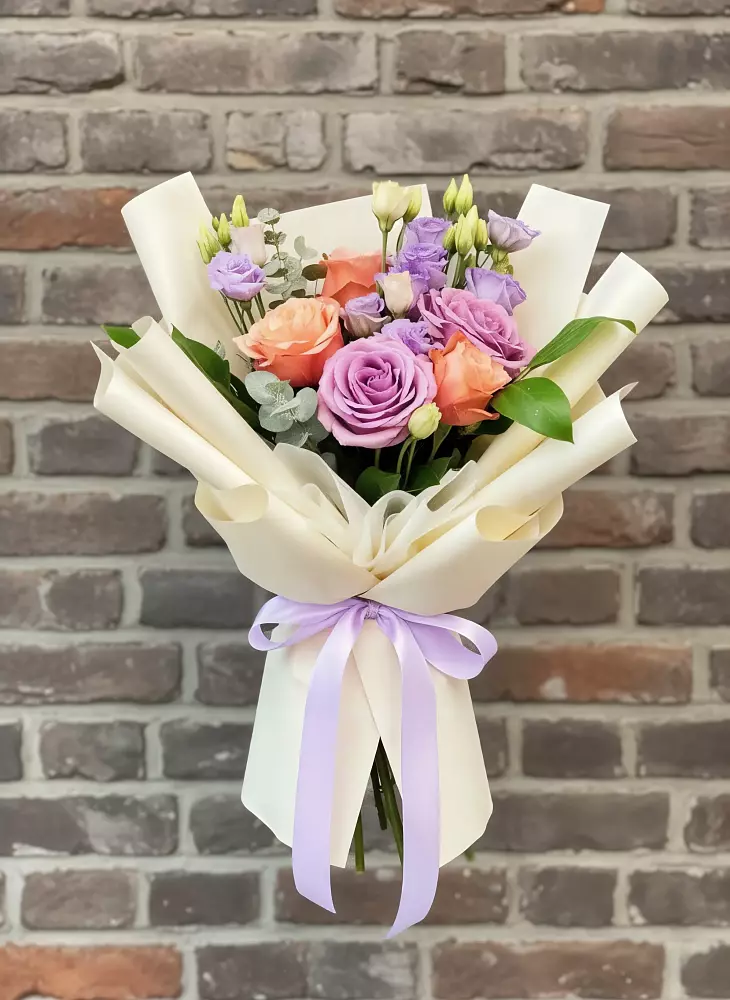 Букет цветов из: Лизиантусы и Розы в Малых Ягурах