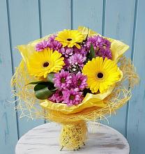 Букет цветов из:  Хризантемы и Герберы в Малых Ягурах