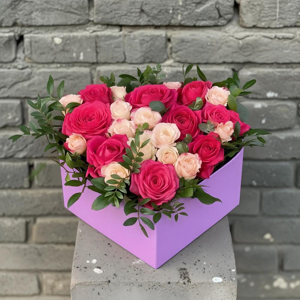 Цветочная композиция из Розы в коробке в Малых Ягурах