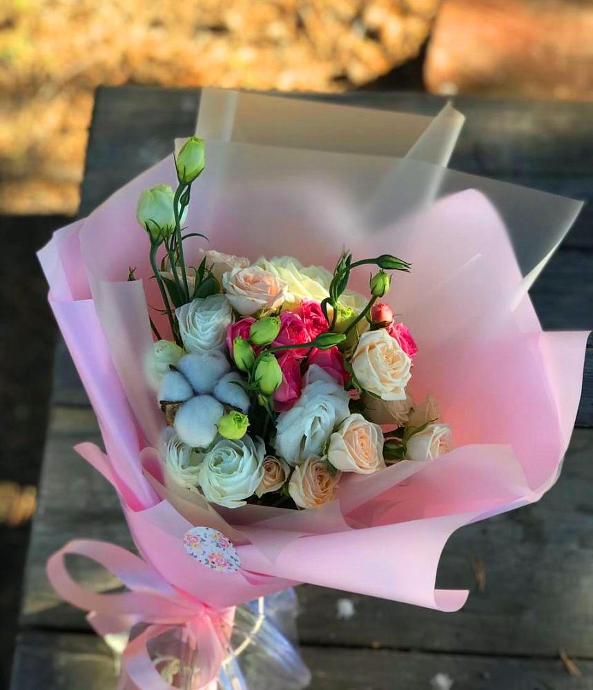 Букет цветов из: Розы и Лизиантусы в Малых Ягурах