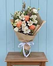 Букет цветов из:  Альстромерии, Лизиантусы, Розы и Хризантемы #REPLACE_PRED# Малых Ягурах