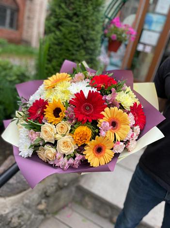 Букет цветов из: Герберы, Ромашки, Хризантемы, Розы и Подсолнухи в Малых Ягурах