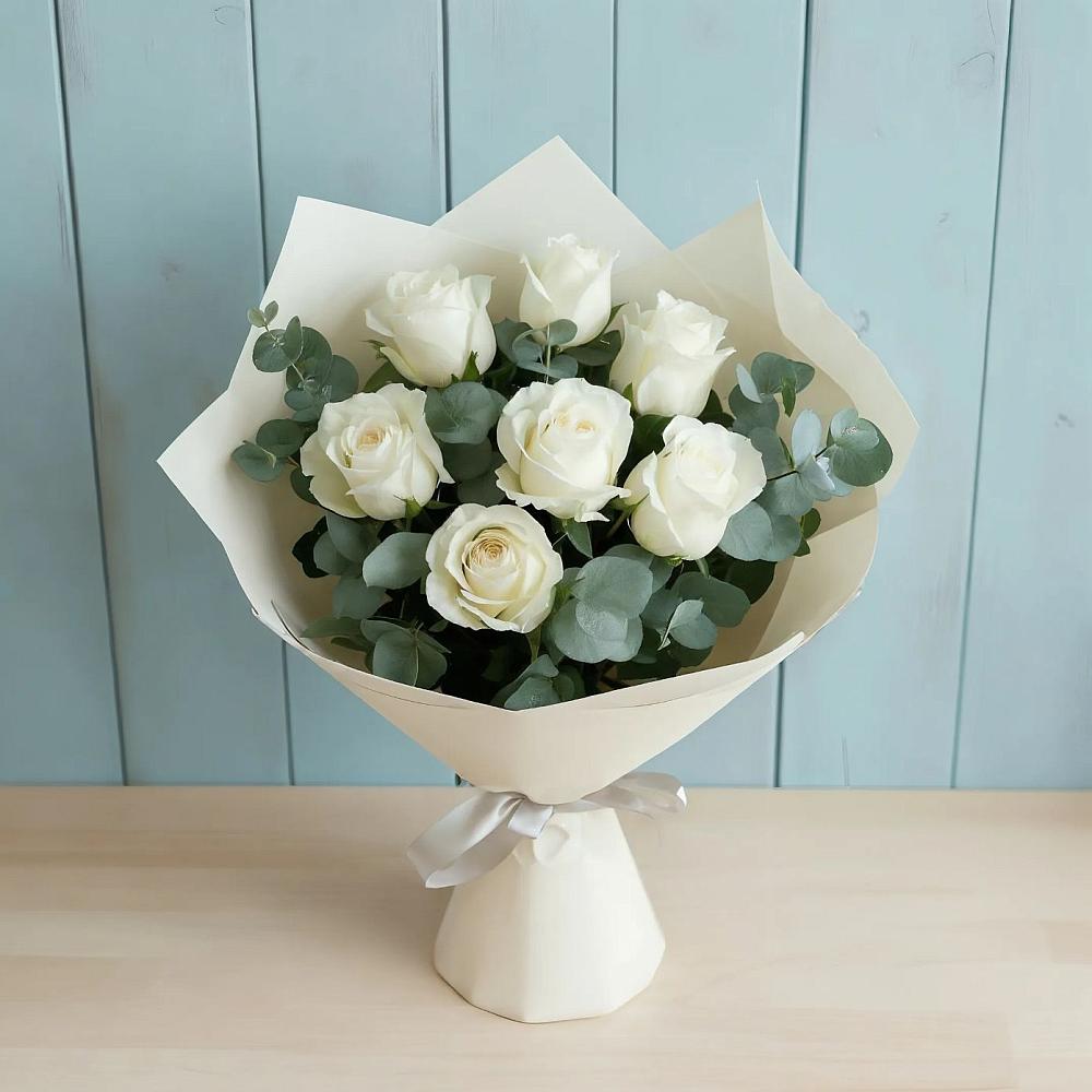 Букет Белые розы в Эвкалипте в Малых Ягурах
