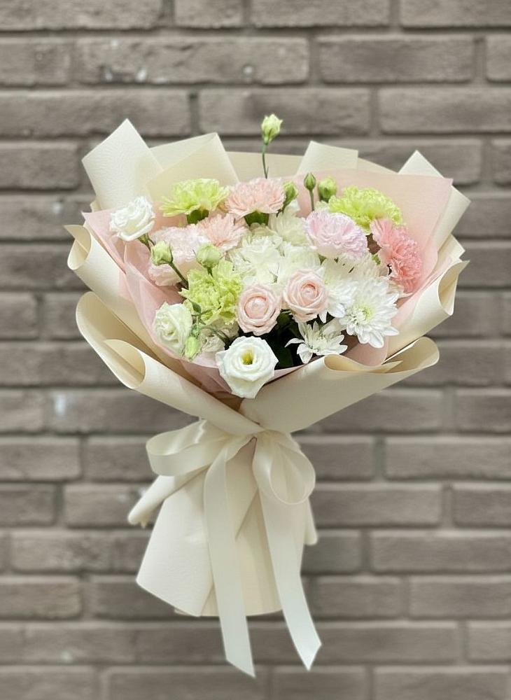 Букет цветов из: Гвоздики, Розы, Лизиантусы и Хризантемы в Малых Ягурах