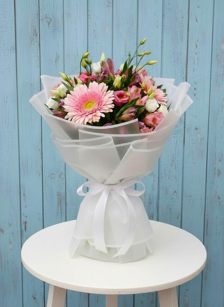 Букет цветов из: Герберы, Альстромерии и Лизиантусы в Малых Ягурах