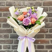 Букет цветов из:  Лизиантусы и Розы в Малых Ягурах