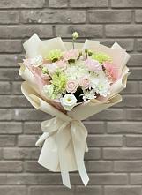 Букет цветов из:  Гвоздики, Розы, Лизиантусы и Хризантемы в Малых Ягурах