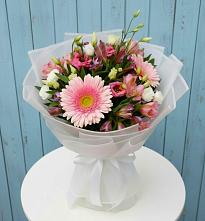 Букет цветов из:  Герберы, Альстромерии и Лизиантусы в Малых Ягурах