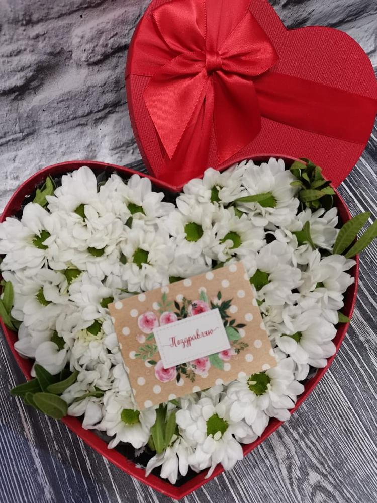 Цветочная композиция из Хризантемы в виде сердца в Малых Ягурах