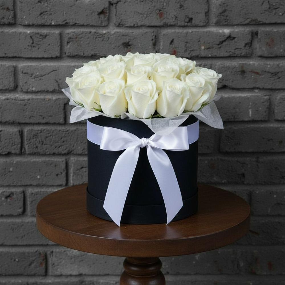 Цветочная композиция из Розы в шляпной коробке в Малых Ягурах