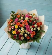Букет Микс из разноцветных кустовых роз в Малых Ягурах